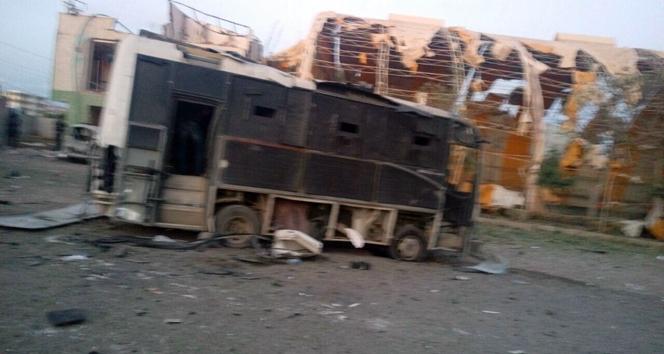 Silopi'de polis aracına bombalı saldırı