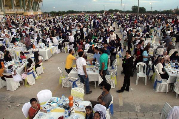 Bülent Ersoy sünnet düğününde sahneye çıktı