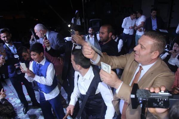 Bülent Ersoy sünnet düğününde sahneye çıktı