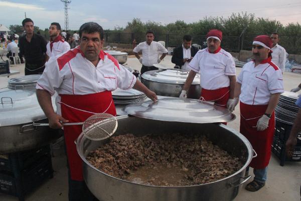 Bülent Ersoy sünnet düğününde sahneye çıktı