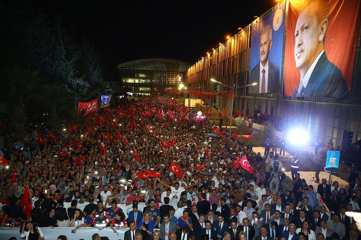 Cumhurbaşkanı Erdoğan İzmir'de vatandaşlarla buluştu