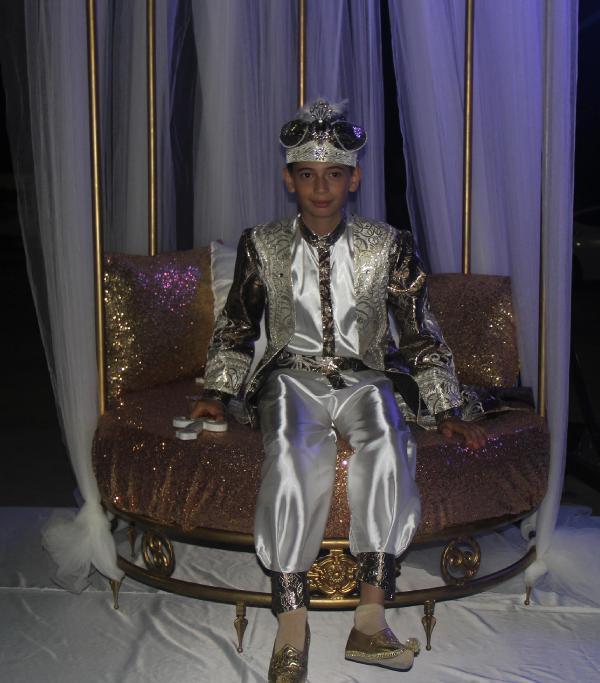 Bülent Ersoy sünnet düğününde sahneye çıktı