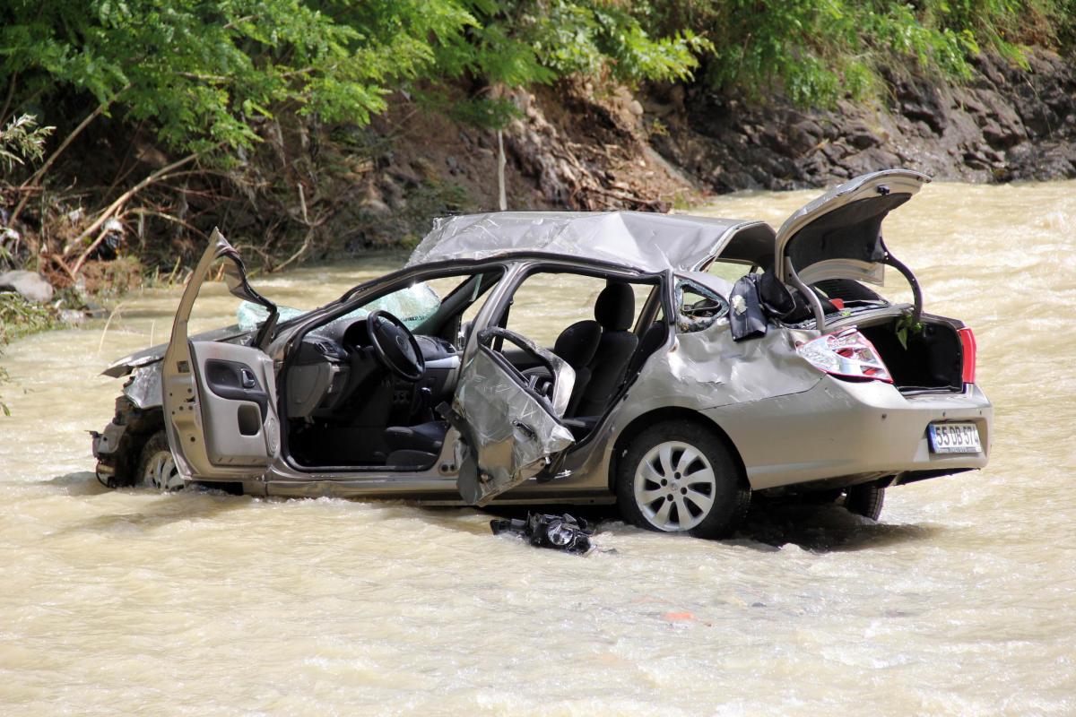 Kaza yapan kadın beni bırakın kocamı kurtarın diye ağladı