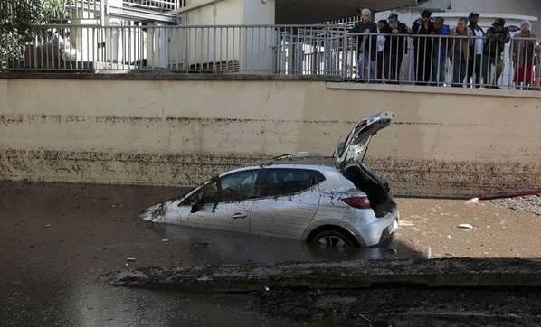 Fransa sele teslim oldu