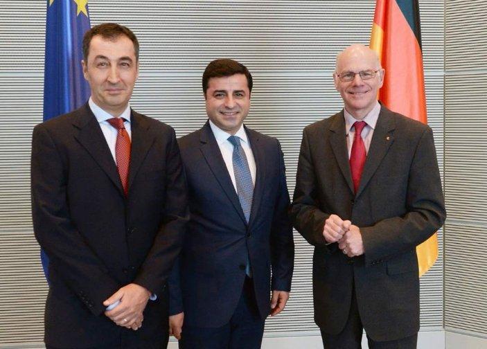 Almanya'da onaylanan tasarının perde arkası