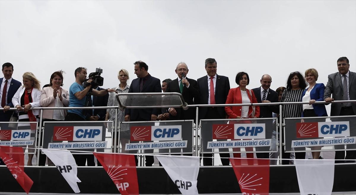 Kılıçdaroğlu'na Adana dürüm yedirdiler