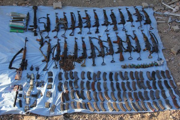 Nusaybin'de teslim olan 42 teröristin silahları bulundu