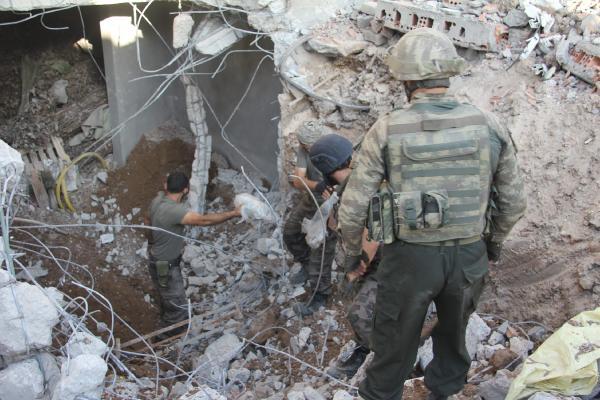 Nusaybin'de teslim olan 42 teröristin silahları bulundu