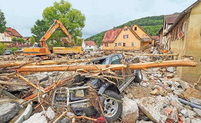 Almanya'da sel felaketi 6 can aldı