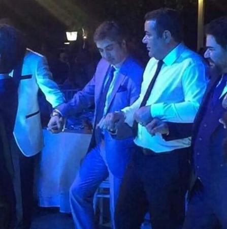 Necati Şaşmaz halay çekti