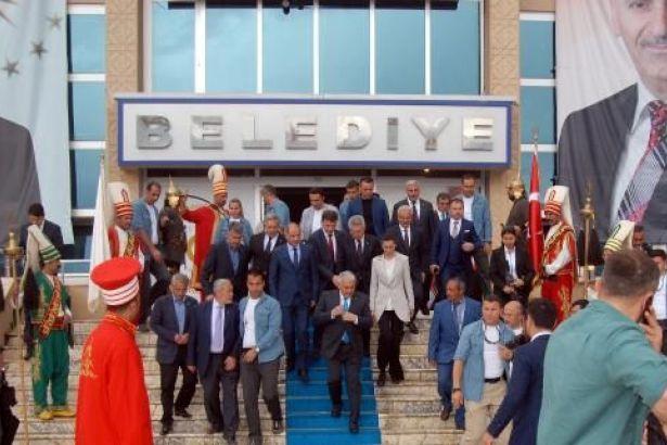 İzmir Marşı Başbakan Binali Yıldırım'a uyarlandı