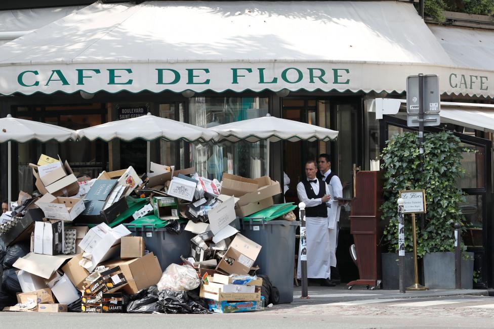 Fransa'da çöpler sokaklarda kaldı