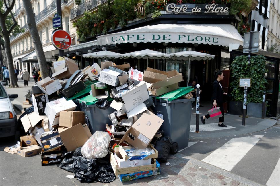Fransa'da çöpler sokaklarda kaldı