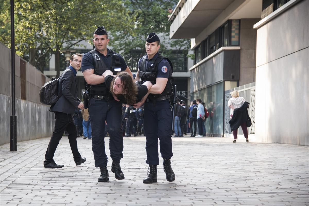 Fransa'da protestolar devam ediyor