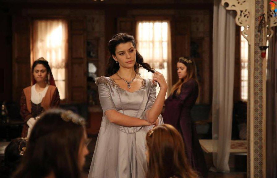 Beren Saat'e 20 bin lira zam yapıldı