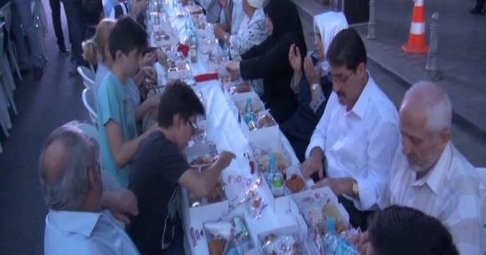 Fatih Belediyesi'nden teröre karşı birlik iftarı