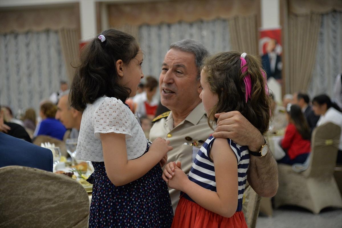 Genelkurmay Başkanı şehit ailelerine iftar yemeği verdi