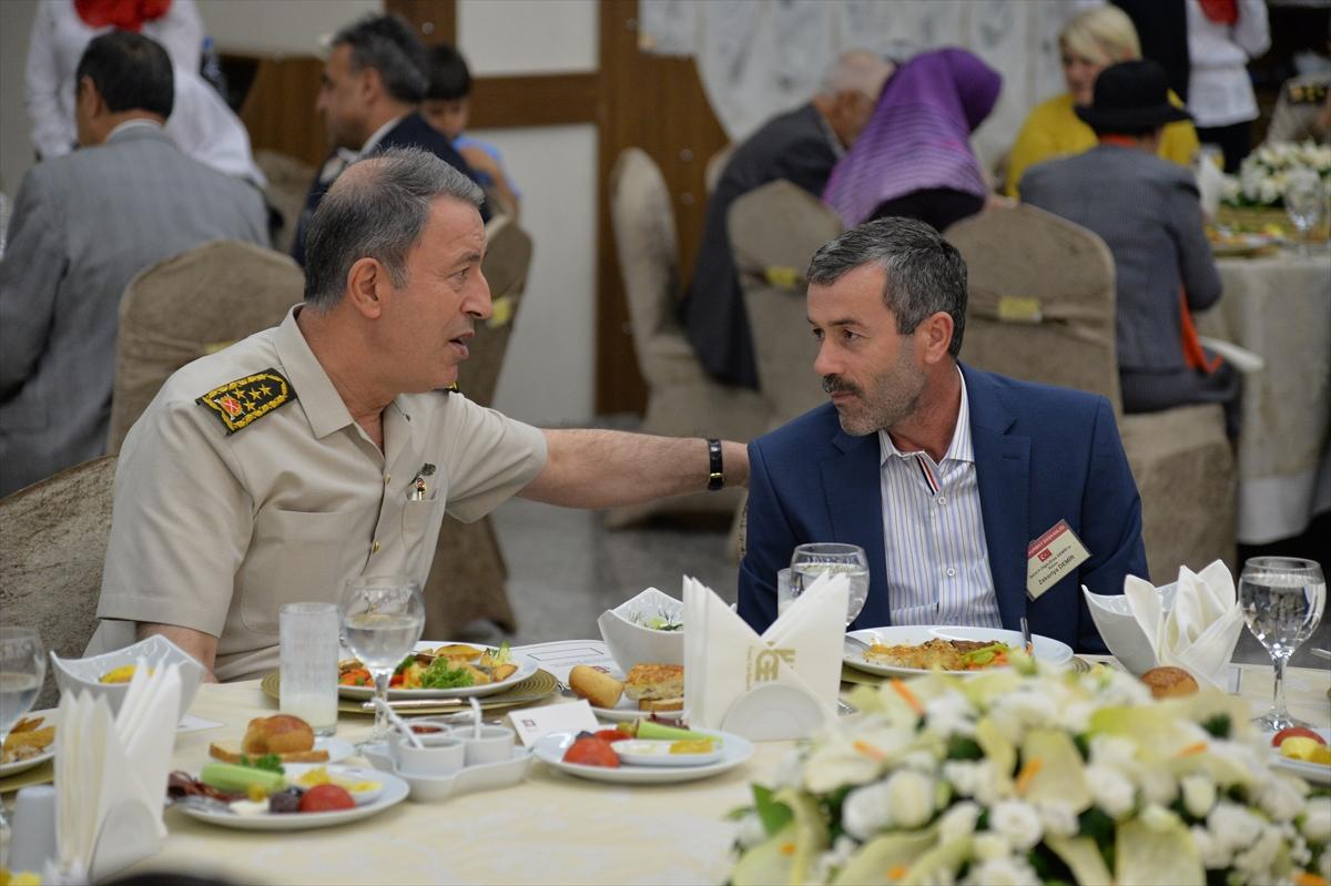 Genelkurmay Başkanı şehit ailelerine iftar yemeği verdi