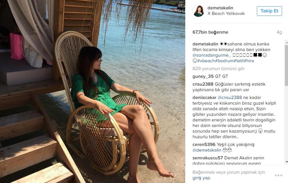 Demet Akalın halk plajında