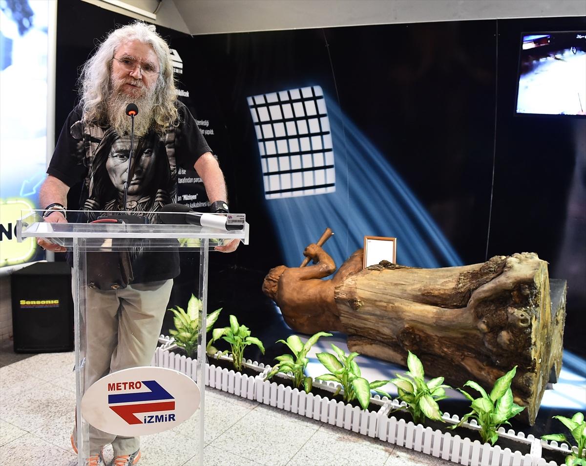 İzmir'deki çıplak heykel yeniden dikildi