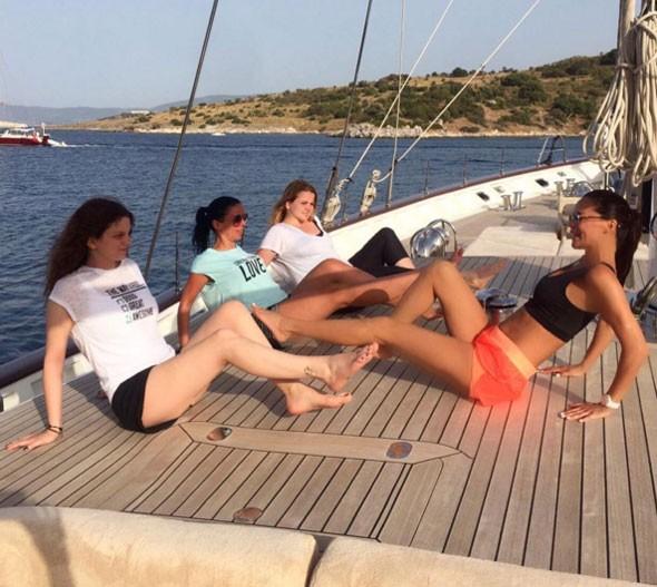 Ebru Şallı teknede ders verdi