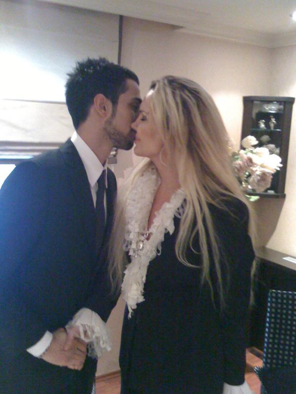 Harika Avcı'nın eşi babasına satırla saldırdı