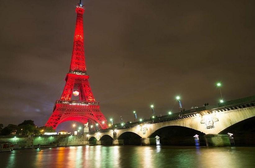 Dünya ülkelerinden Türkiye'ye kırmızı beyaz destek