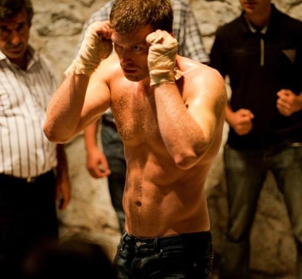 Kıvanç Tatlıtuğ göbeklendi