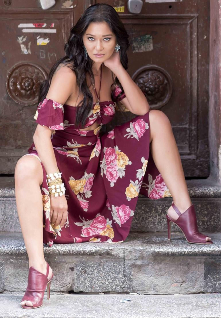 Beren Saat'in yerine Nurgül Yeşilçay geliyor