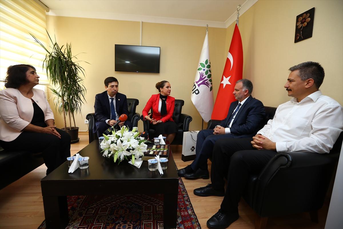 CHP ve HDP bayramlaştı