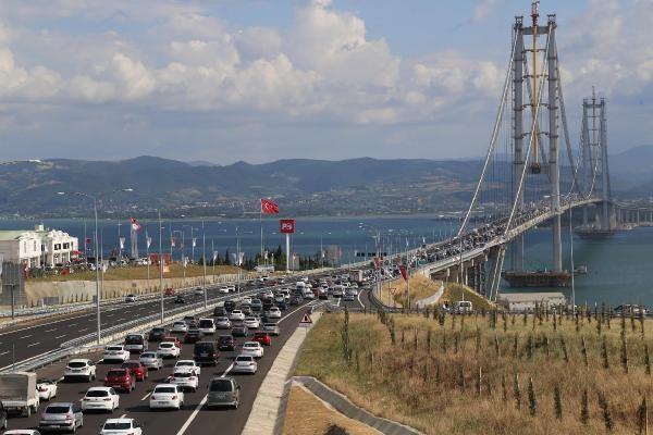 Osmangazi Köprüsü'nden 5 günde 400 bin araç geçti