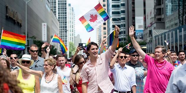 Kanada Başbakanı LGBT yürüyüşüne katıldı
