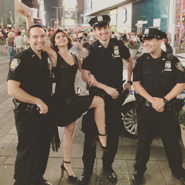 Nesrin Cavadzade'den ABD'li polislere destek