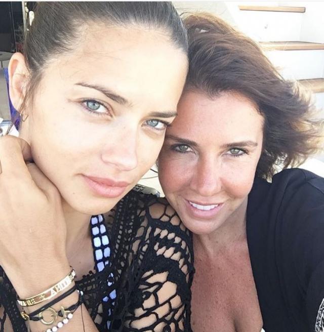 Adriana Lima Mikonos'ta