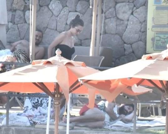 Hande Soral plajda aşka geldi