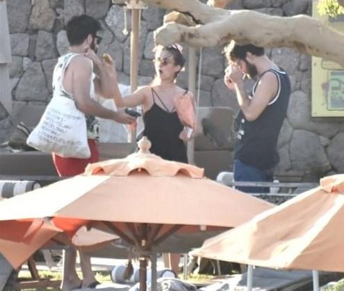 Hande Soral plajda aşka geldi