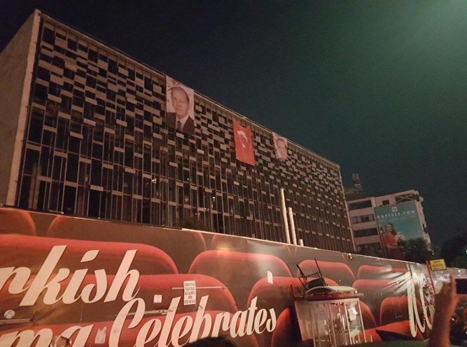 AKM'ye Türk bayrağı asıldı