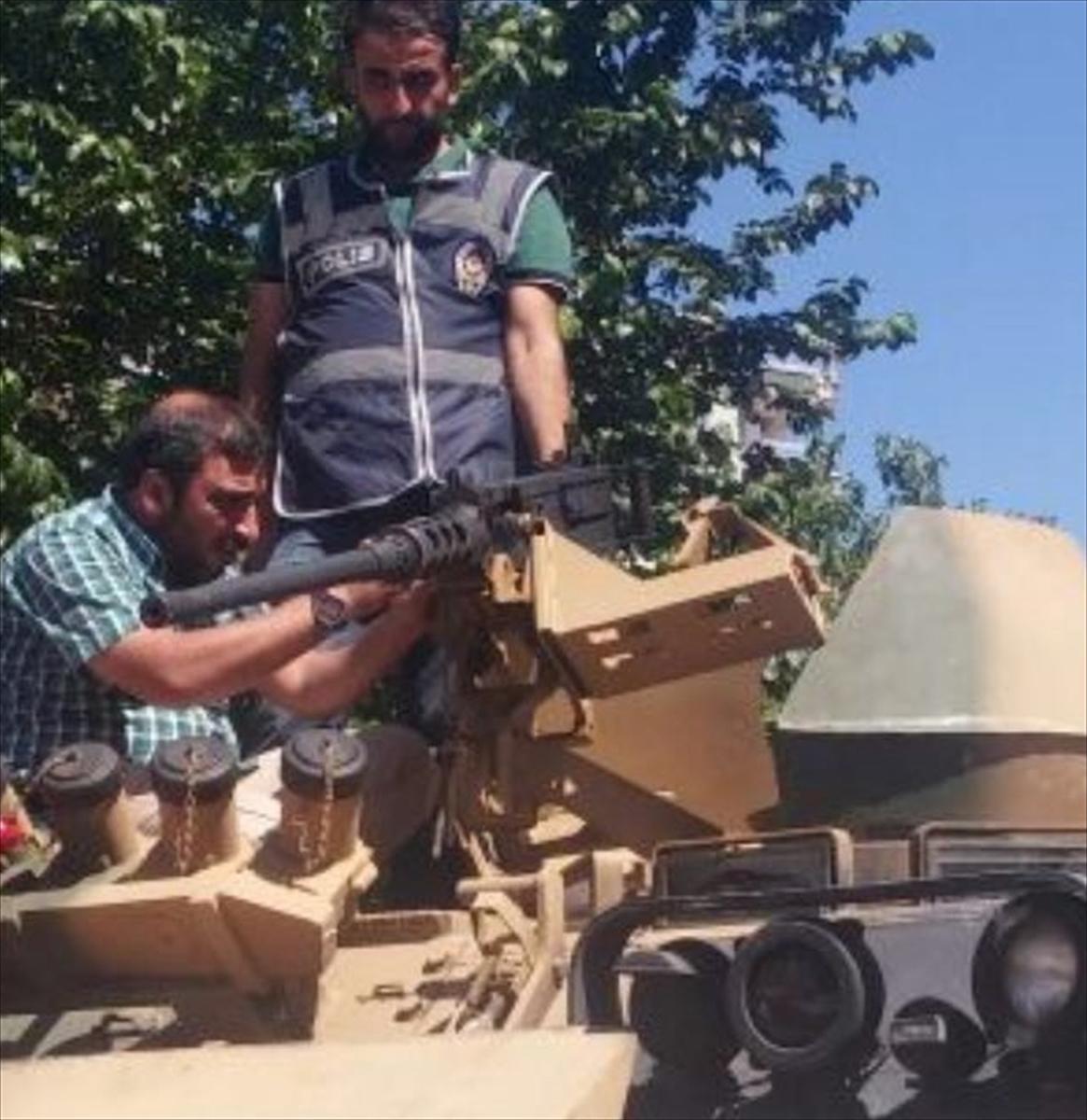 Mustafa Özbey tankla Malatya'daki darbecileri püskürttü