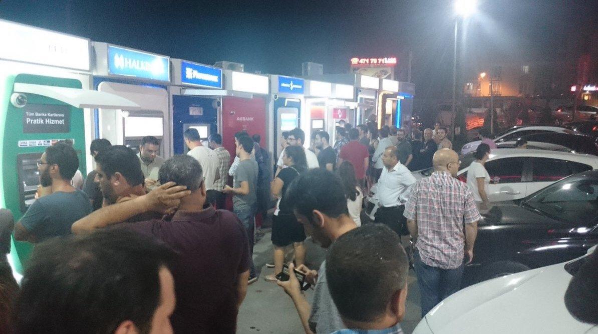 15 Temmuz gecesi ATM'leri boşalttılar