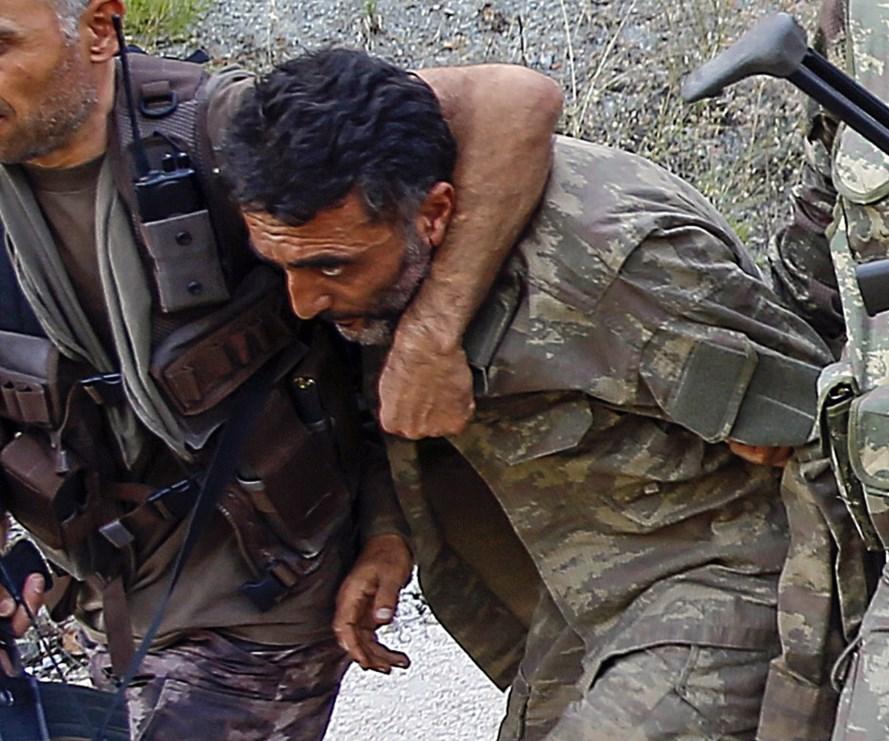 Marmaris'teki darbeci askerlerden 4'ü daha yakalandı