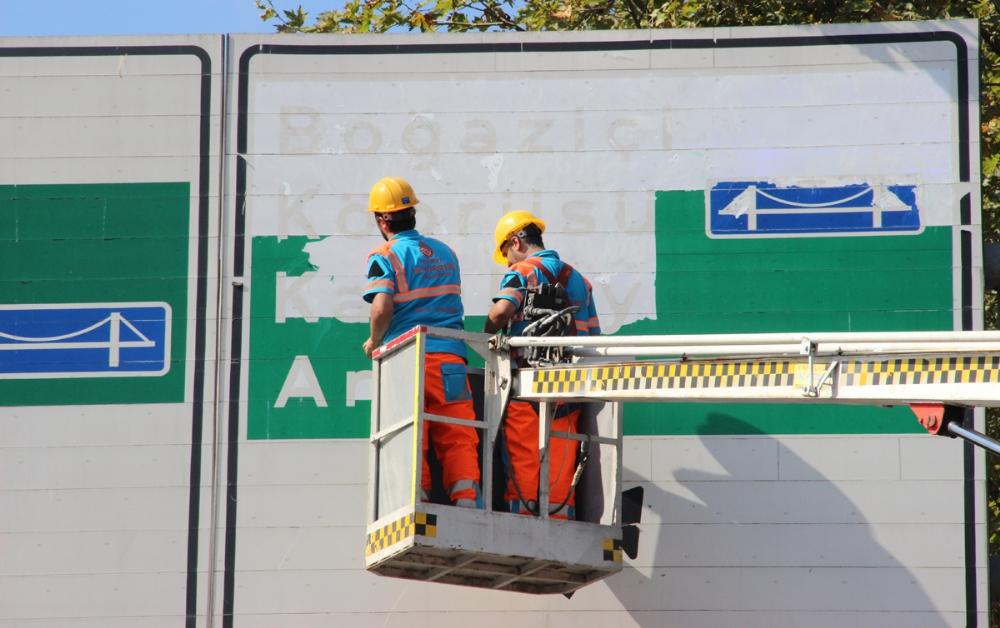 Boğaziçi Köprüsü'nün adı tabelalarda değiştirildi