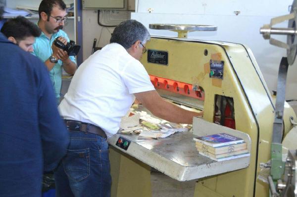 Üniversitede FETÖ kitapları imha edildi