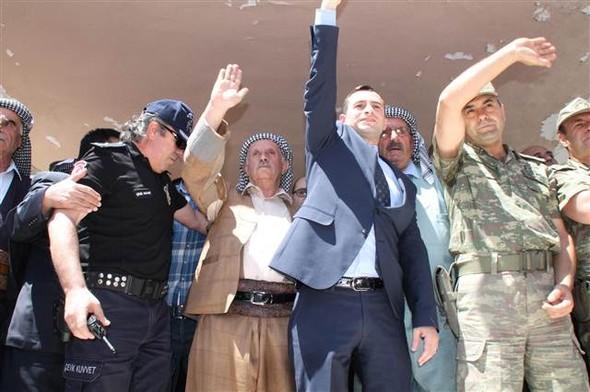 Şırnaklılar darbeye karşı yürüdü