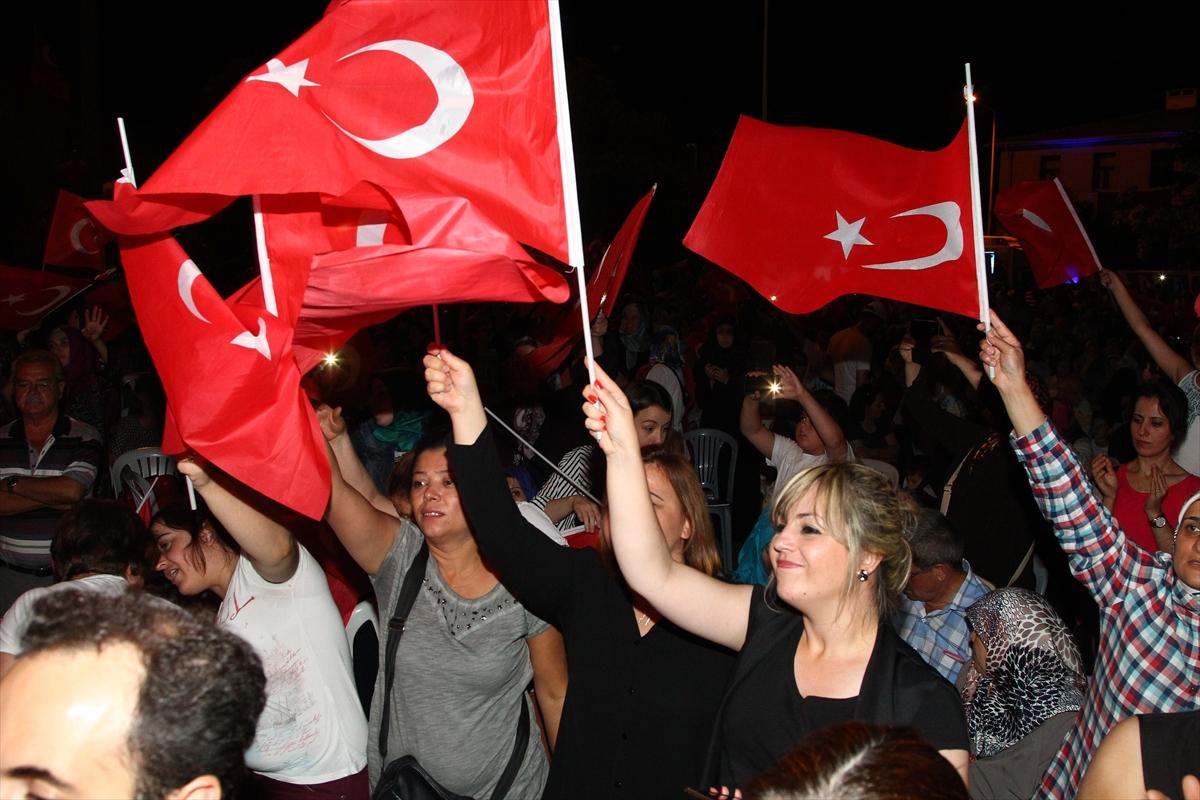 Demokrasi nöbetleri devam ediyor