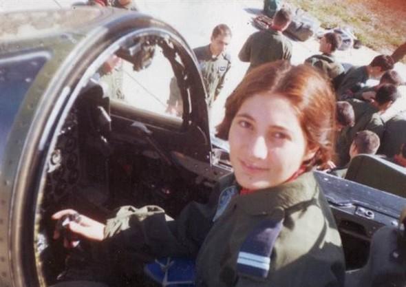 Türk Yıldızları'nda pilot olacaktı, hostes oldu