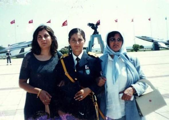 Türk Yıldızları'nda pilot olacaktı, hostes oldu