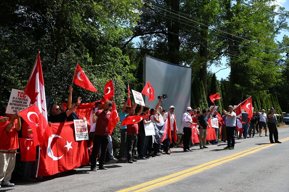 Pensilvanya'da FETÖ protestosu