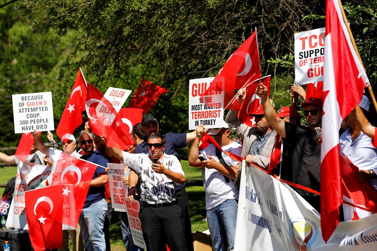 Pensilvanya'da FETÖ protestosu