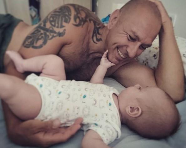 Demir Demirkan'ın bebeğinin fotoğrafı ilk kez paylaşıldı