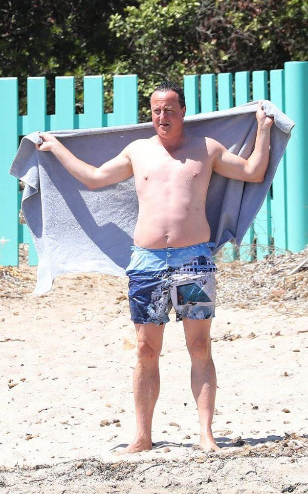 David Cameron lüks hayatın tadını çıkarıyor